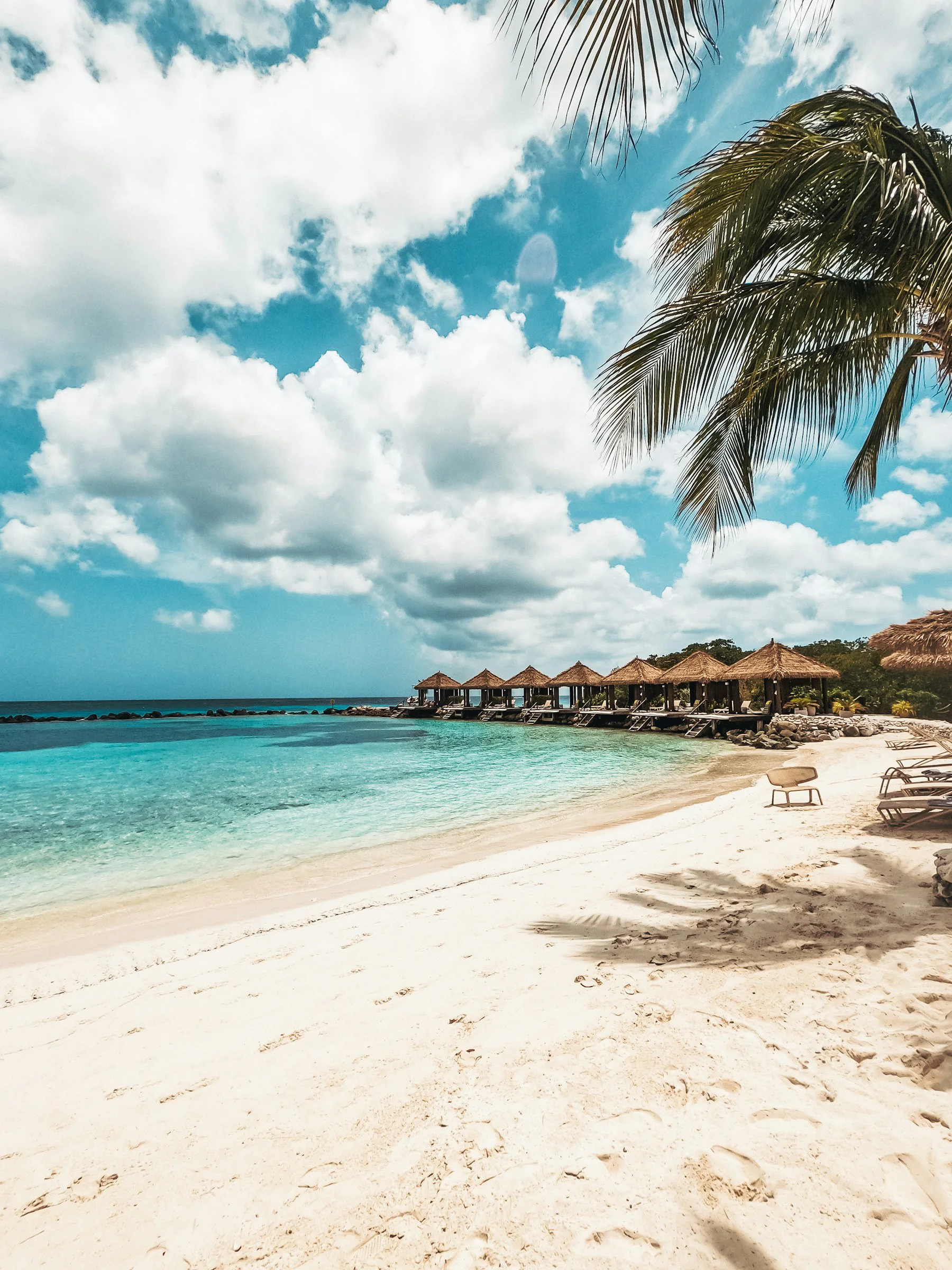 Sunny beachfront resort in Aruba