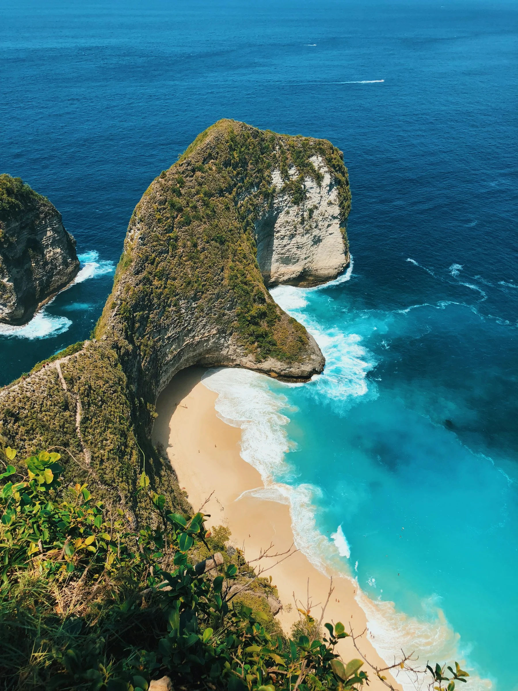 Dramatic tropical coastline in Bali
